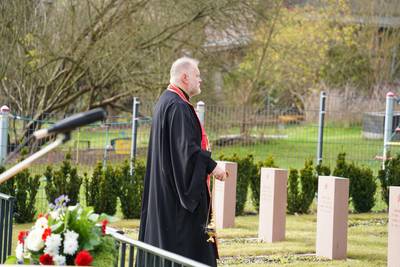 Erzpriester Mihail Rahr führt das orthodoxe Totengedenken durch © Karen Hartung khs09722