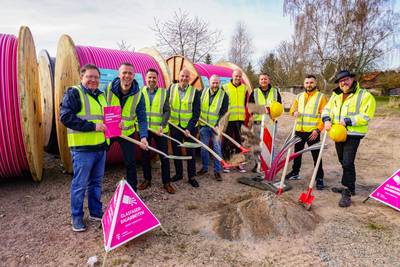 Mit dabei waren Bürgermeister Daniel Steffan, Cliff Börner als Ortsteilbürgermeister von Marksuhl, Mathias Richter als Ortsteilbürgermeister von Gerstungen, Mitglieder des Ortsteilrates Marksuhl sowie Vertreter der Telekom, der GlasfaserPlus und des bauausführenden Unternehmens Fiber Experts Deutschland GmbH © Karen Hartung glasfaserstart in marksuhl 9.april2026kh
