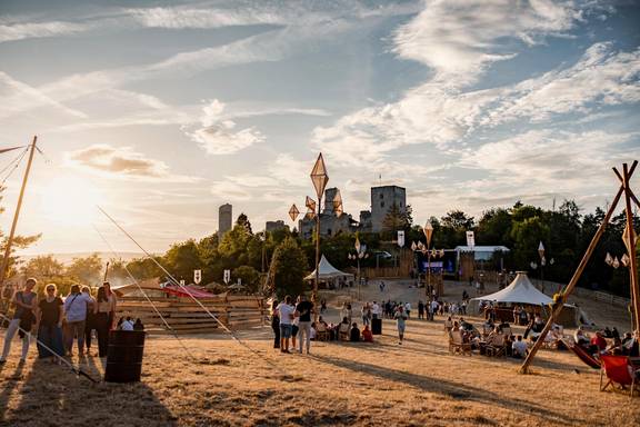 pressebild blick auf das festivalgel nde