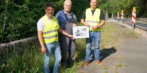 Ortsbegehung auf der „Trasse“ – vlnr: Bauamtsleiter Thomas Hennicke, Ortsteilbürgermeister von Oberellen, Hans-Werner Heichel und Bürgermeister Daniel Steffan ©Karen Hartung trasse1