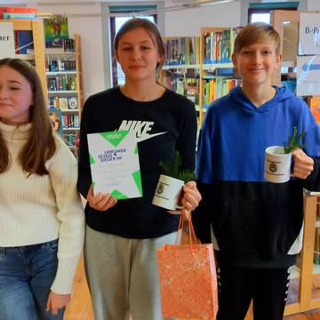 Johanna Brand, die Siegerin Lara Quittschreiber, Dominik Lorenz © Bibliothek 20231213 103333