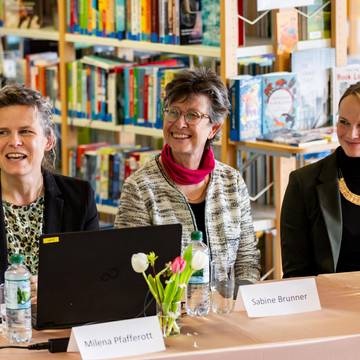 v.l.: Milena Pfafferott, Sabine Brunner, Staatssekretärin Tina Beer © ©TSK/Christian Heilwagen 0U1A4243