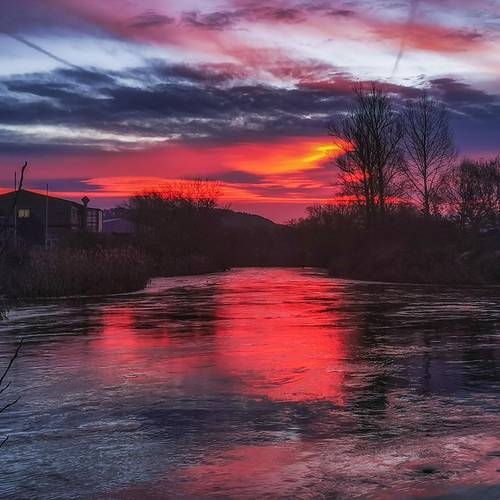 Morgenrot über der Werra in Gerstungen