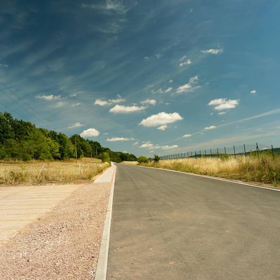 Erschließungsstraße Oberhalb der Bahn nach Osten © K. Hartung