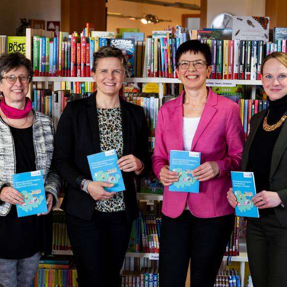 v.l.: Milena Pfafferott, Sabine Brunner, Andrea Jäger, Staatssekretärin Tina Beer © ©TSK/Christian Heilwagen 1C4A2806