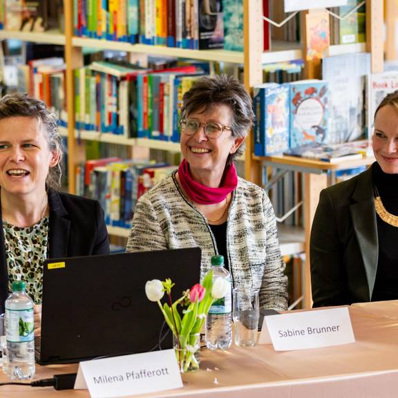 v.l.: Milena Pfafferott, Sabine Brunner, Staatssekretärin Tina Beer © ©TSK/Christian Heilwagen 0U1A4243