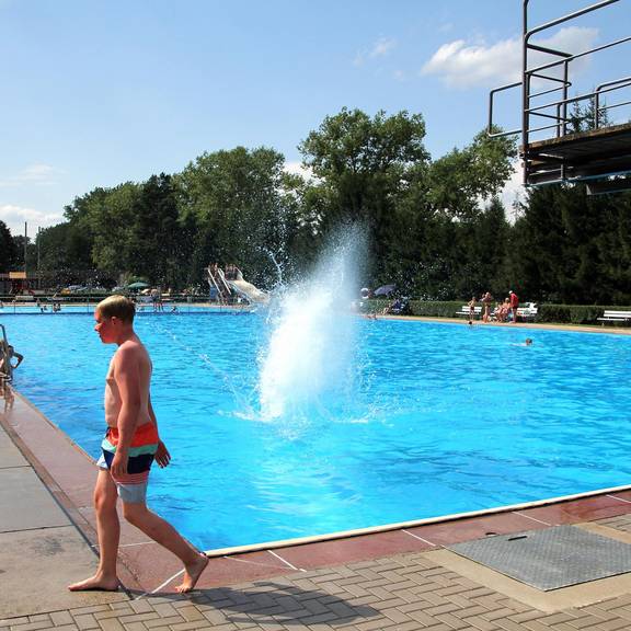 Schwimmbad lebendigKH