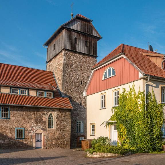 004 Kirche und ehemalige Schule