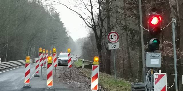 Jetzt regelt eine Ampel die halbseitige Sperrung an der Trasse © Daniel Steffan trasseampelregelung